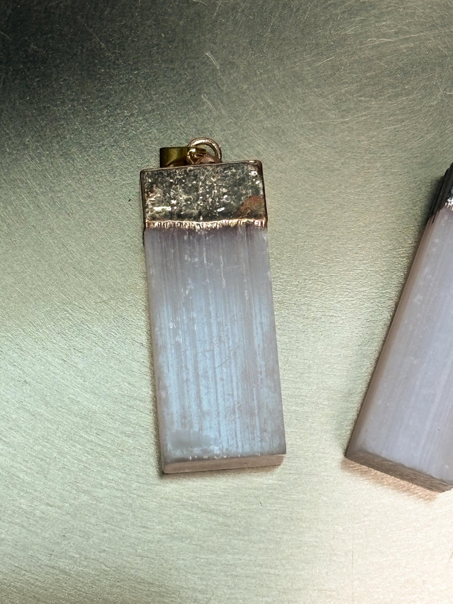 Selenit Kettenanhänger Stab Naturstein weiß Gold Silber