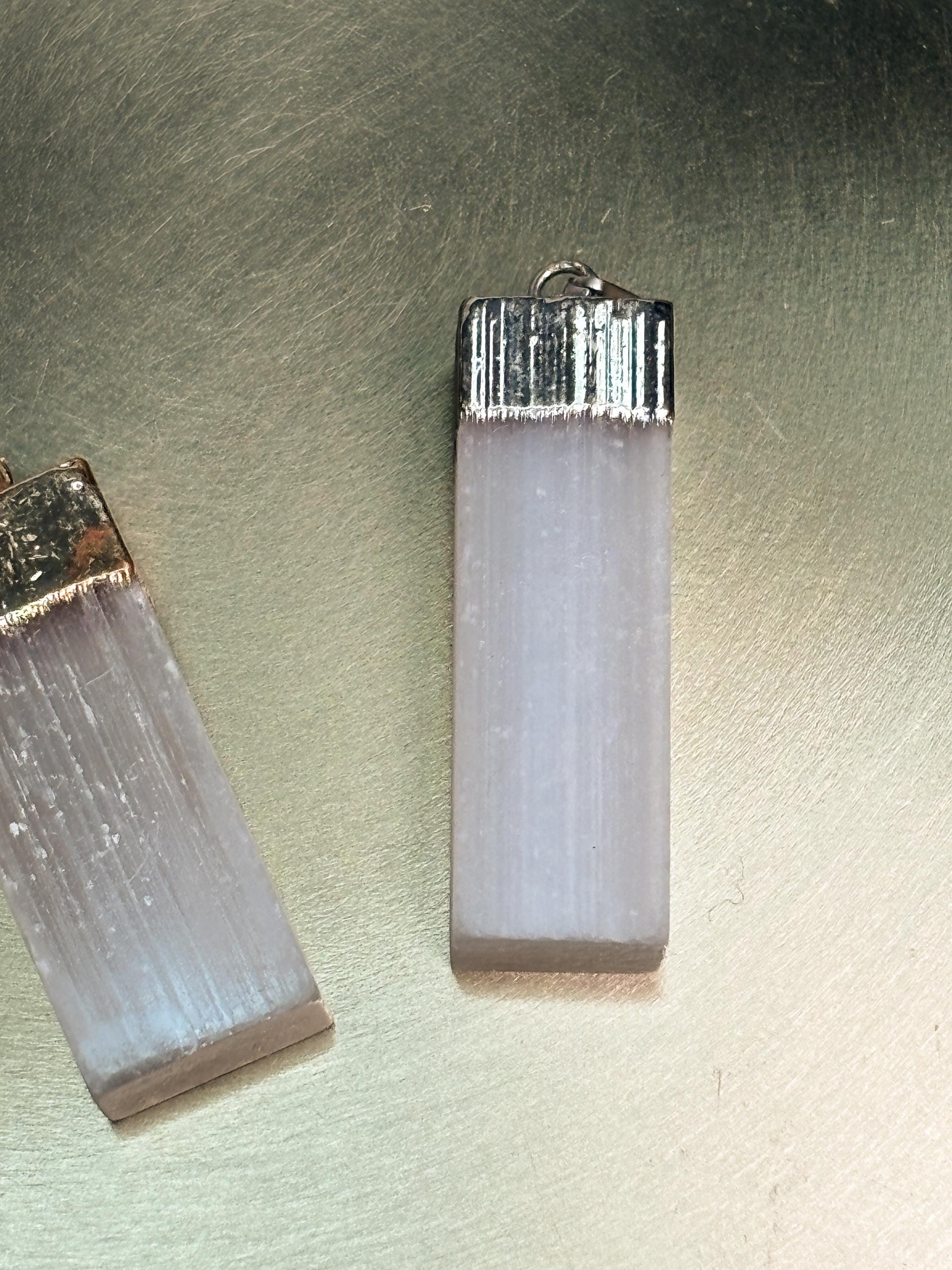 Selenit Kettenanhänger Stab Naturstein weiß Gold Silber