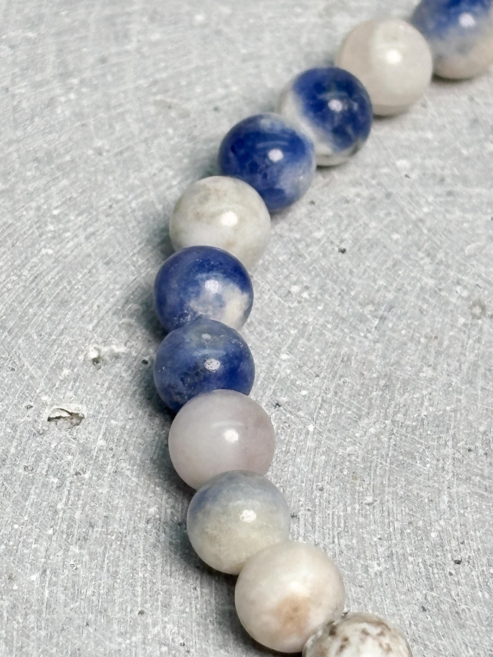 Sodalith Armband 6 mm elastisch blau weiß Naturstein