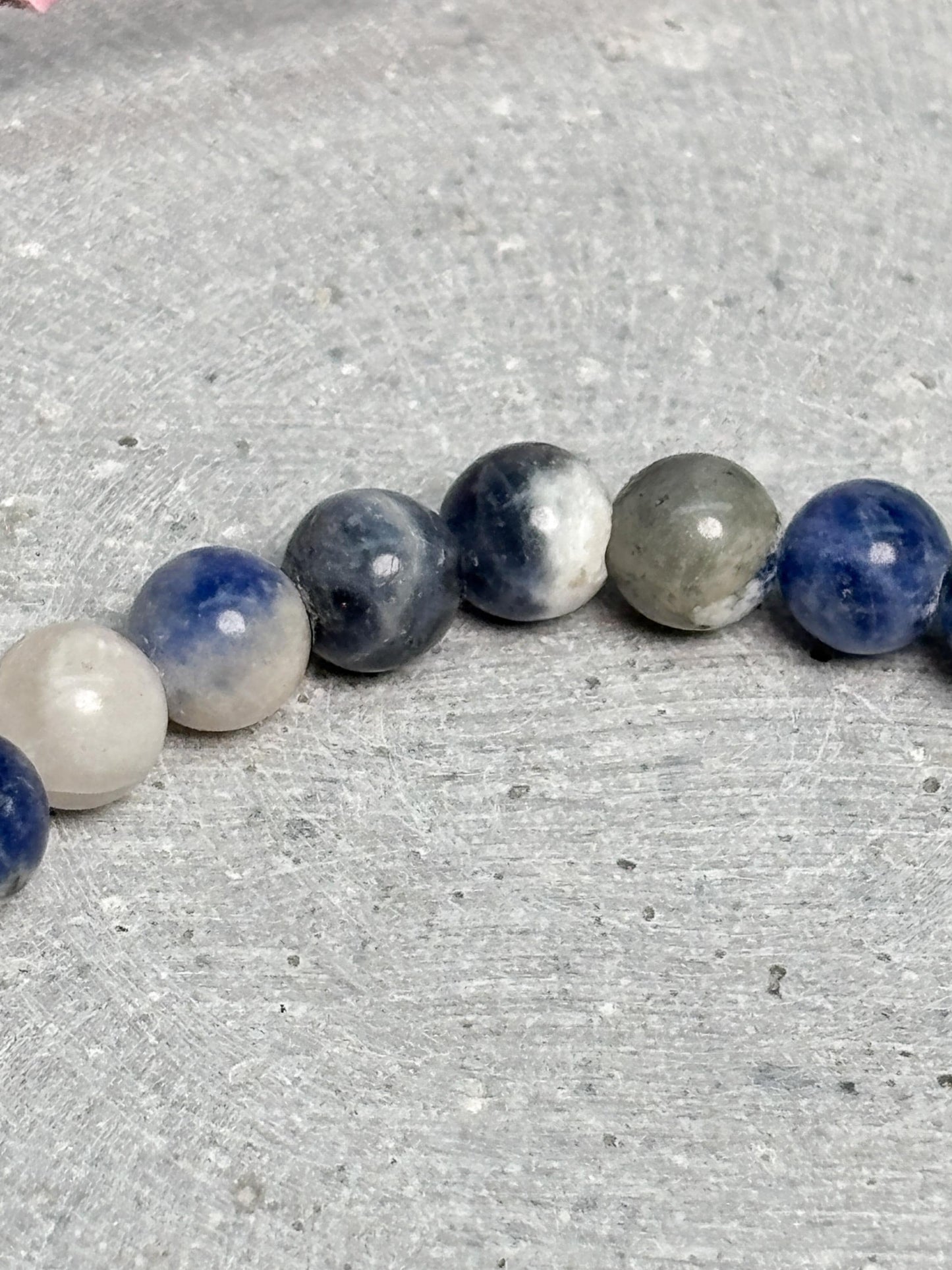 Sodalith Armband 6 mm elastisch blau weiß Naturstein