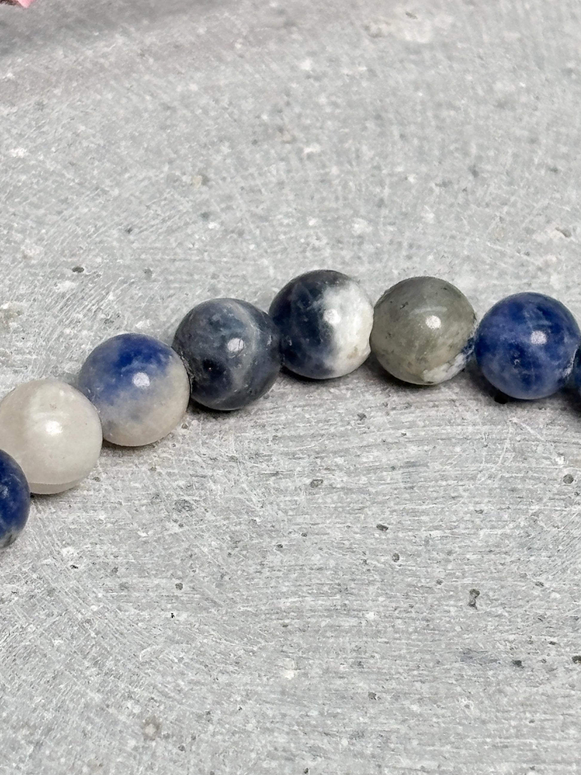Sodalith Armband 6 mm elastisch blau weiß Naturstein