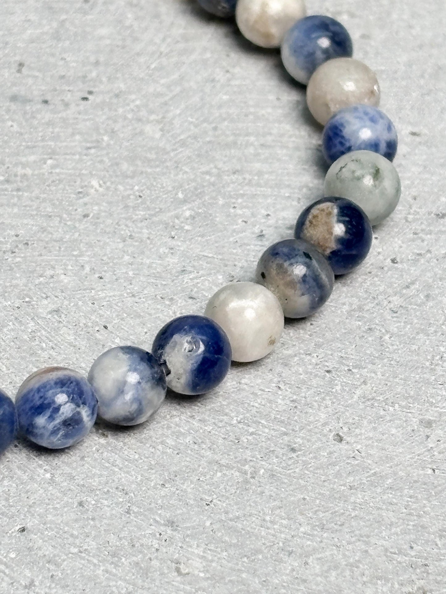 Sodalith Armband 6 mm elastisch blau weiß Naturstein
